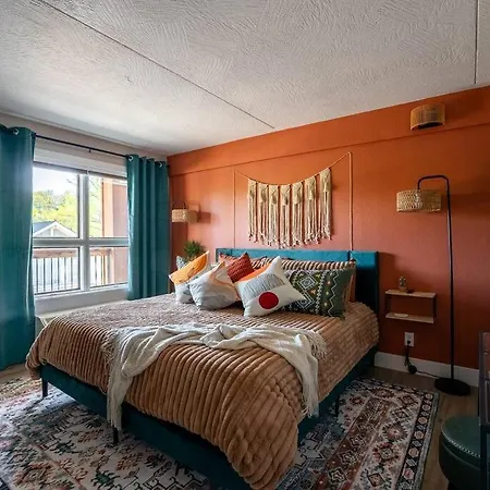 Pet Friendly Boho Condo With Pool--Fitness Center--Next To The Branson Landing--Close To Convention Center And Kanakuk